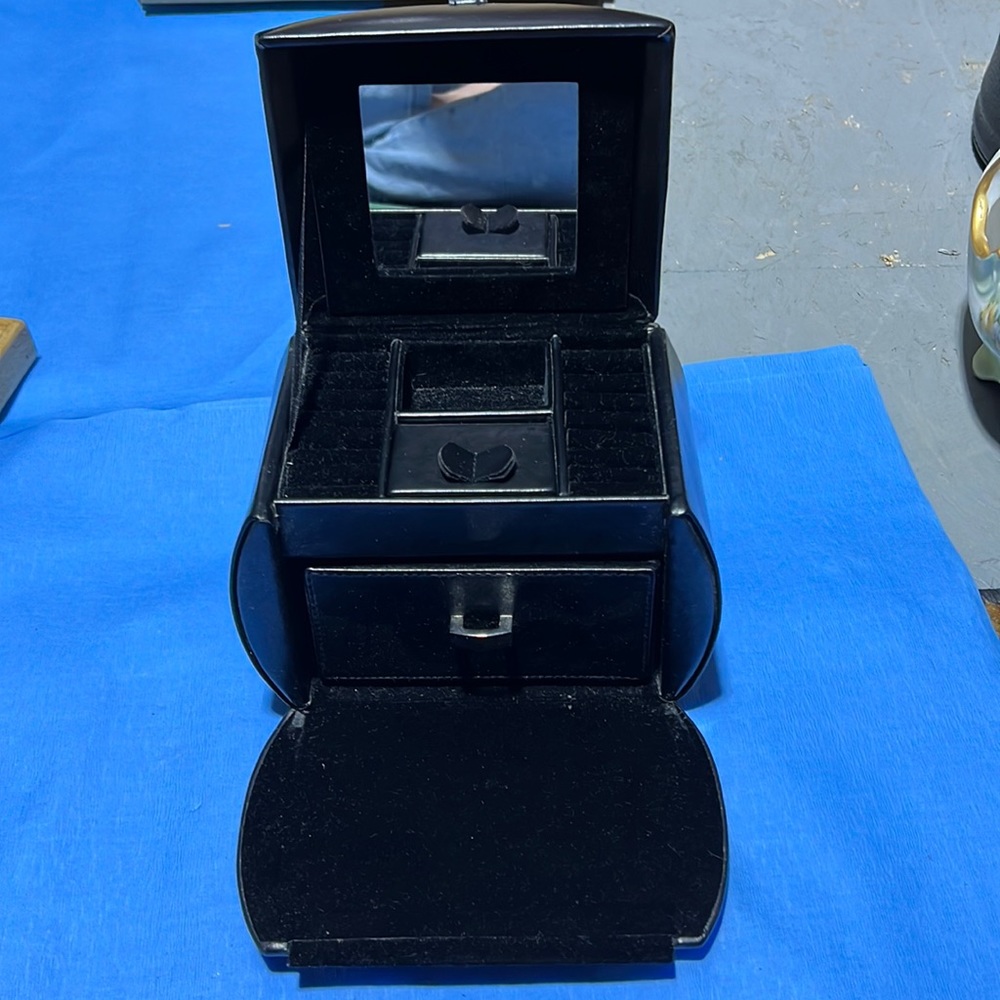 Vintage Marco Avane jewelry travel box